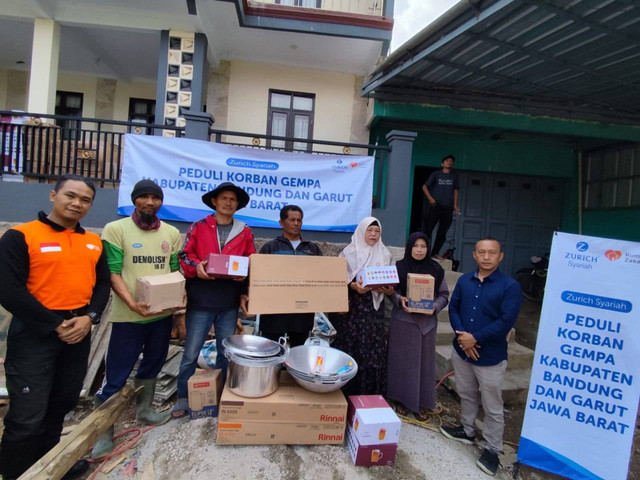 Zurich Peduli Gempa Kabupaten Bandung dan Garut Jawa Barat.