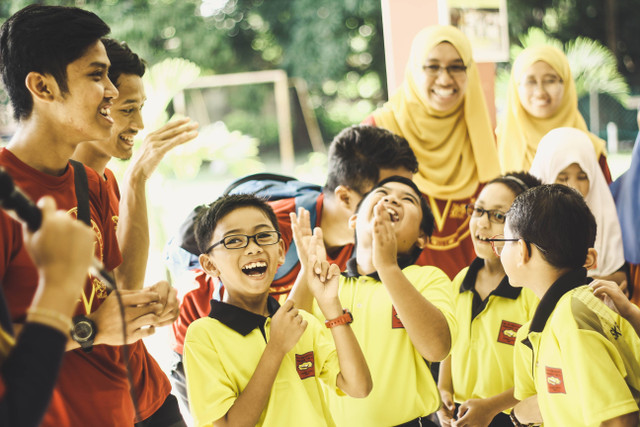 Ilustrasi  Apa yang BapakIbu dapat lakukan untuk membantu mengoptimalkan menghargai perbedaan individu di kelas atau lingkungan sekolah yang BapakIbu miliki, sumber gambar: pexels/Iwan Alif