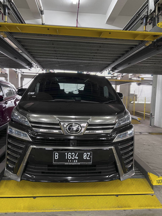 Toyota Vellfire yang dihibahkan KPK kepada Pemkab Lampung Selatan, Kamis (3/10/2024). Foto: Dok. KPK