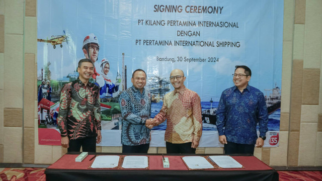 PT Kilang Pertamina Internasional (KPI) resmi menandatangani perjanjian kerjas ama dengan PT Pertamina International Shipping (PIS) untuk pengangkutan kargo Paraxylene dan Propylene. Foto: Dok. PIS