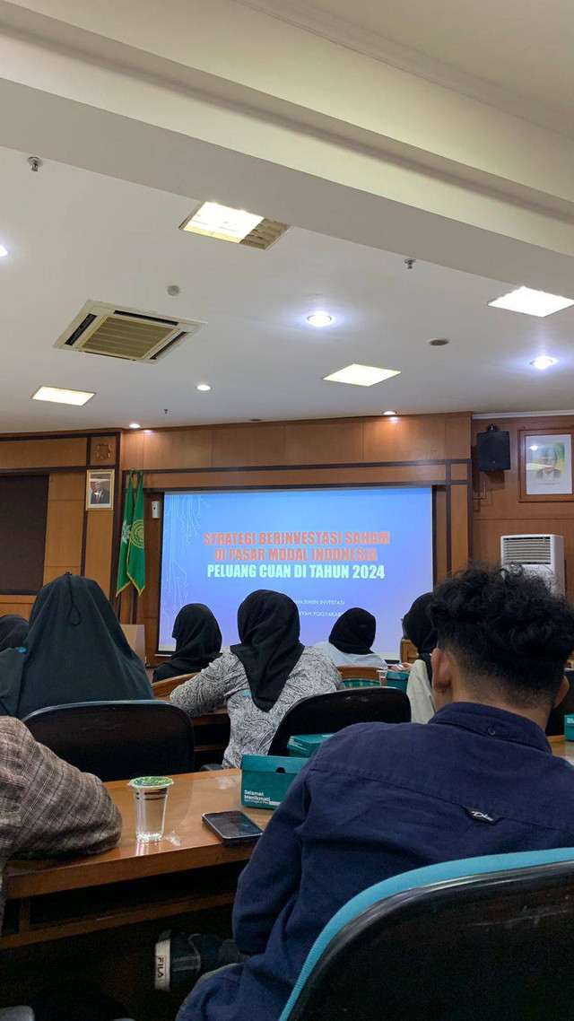 Seminar Manajemen Investasi pada Universitas Muhammadiyah Yogyakarta, Yogyakarta. Foto : Fadila Nur Aziza