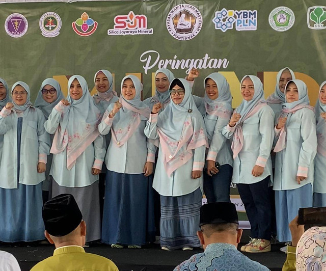 Foto bersama Yayasan Wanita Islam Masyitahah. Foto: Yulia Ramadhiyanti/Hi!Pontianak