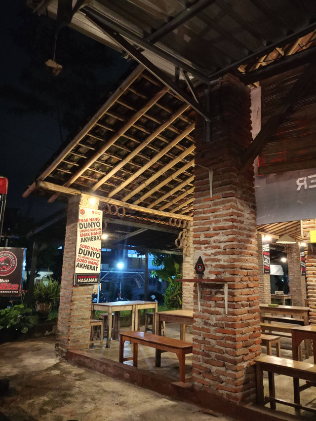 Dokumen Asli : Cafe NOL Kilometer Jember