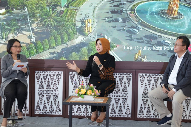 Windy Prihastari Harisson saat menghadiri  talkshow bertajuk “Promosi Wisata Kalbar Masa Kini.” Foto: Dok. Adpim Pemprov Kalbar