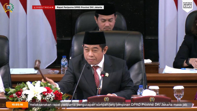 Ketua DPRD DKI Jakrarta periode 2024-204 Khoerudin memimpin Rapat Paripurna DPRD Provinsi DKI Jakarta di Jakarta, Jumat (4/10/2024). Foto: Youtube/DPRD Provinsi DKI Jakarta