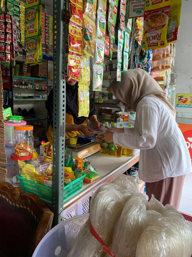 Memperkenalkan Program Cicilan Emas kepada Masyarakat Sekitar, Yogyakarta. Foto : Fadila Nur Aziza