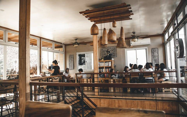 Cafe Baru di Surabaya. Foto hanya ilustrasi, bukan tempat sebenarnya. Sumber: pexels.com/Lawrence Suzara