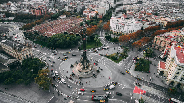 Simpang Lima Semarang Ada Apa Saja. Foto hanya ilustrasi, bukan tempat sebenarnya. Sumber: unsplash.com/Benjamin Voros.