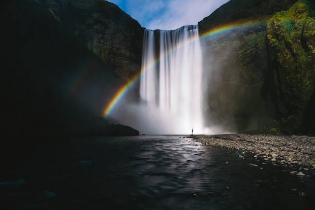 Coban Pelangi. Foto hanya ilustrasi, bukan tempat sebenarnya. Sumber: Unsplash/Sorasak