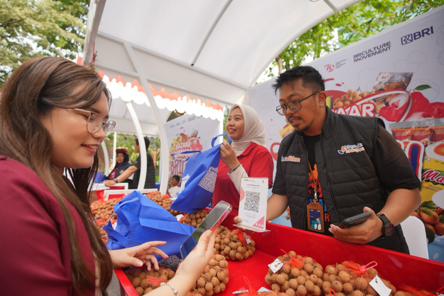 Klaster buah lengkeng dari Tuban mengikuti Bazar UMKM BRIlian. Foto: Dok. BRI