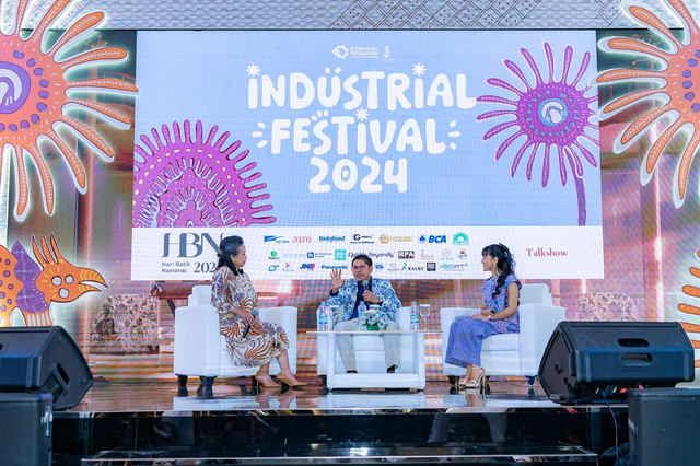 Talk Show Industrial Festival 2024 Peringatan Hari Batik Nasional bertema Batik on Diplomacy: Batik dalam Diplomasi Internasional di Mall Kota Kasablanka, Jakarta Selatan, Kamis (3/10/2024). Foto: Dok. Kemenperin