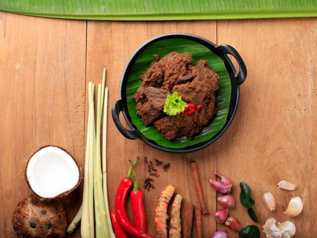 Ilustrasi Rendang dan Bumbu serta Rempah. Foto: https://www.istockphoto.com/