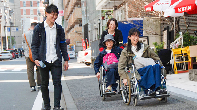 Kontribusi inovasi teknologi Ashirase dan WheeLog di Jepang bagi para disabilitas. Foto didapatkan melalui website www.japan.go.jp