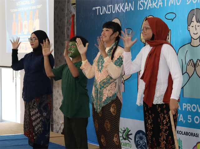 Gelaran Festival Hari Bahasa Isyarat Internasional (HBII). 