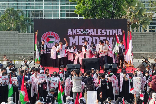 Aksi bela Palestina di depan Kedutaan Besar Amerika Serikat, Jakarta Pusat, Minggu (6/10/2024). Foto: Zamachsyari/kumparan