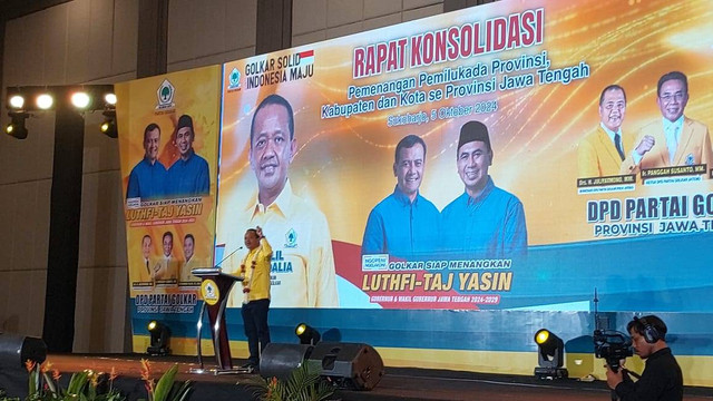 Ketum Golkar Bahlil Lahadalia menghadiri kampanye Cagub dan Cawagub Jawa Tengah Ahmad Luthfi-Taj Yasin di Solo, Sabtu (5/10/2024). Foto: kumparan