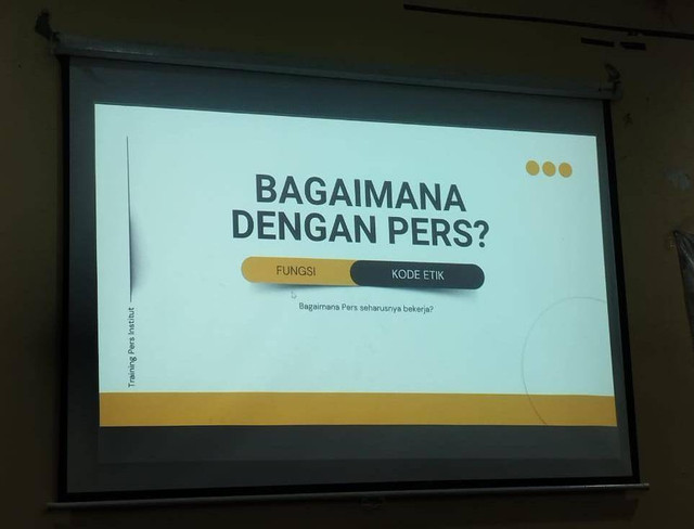 Foto: Whastapp Group/Whatsapp image Slide Presentasi Training Pers Institut (TPI) Lembaga Pers Mahasiswa (LPM) Institut UIN Syarif Hidayatullah Jakarta. (03/10/2024)