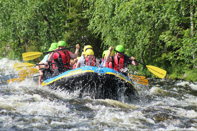 Kaliwatu Rafting. Foto hanya ilustrasi, bukan tempat sebenarnya. Foto: dok. Unsplash/Anne Nygård