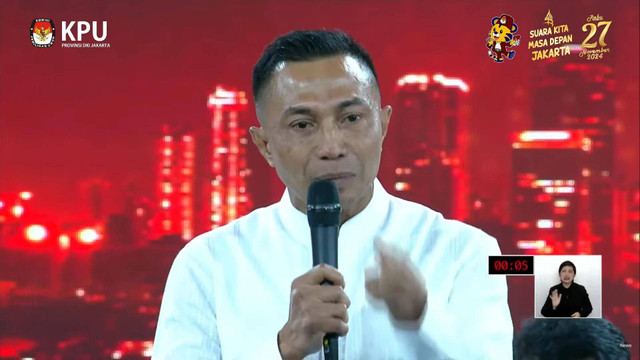 Dharma Pongrekun saat proses debat pertama pasangan Calon Gubernur dan Wakil Gubernur DKI Jakarta tahun 2024 di JIExpo Kemayoran, Jakarta, Minggu (6/10/2024). Foto: YouTube/ KPU PROVINSI DKI JAKARTA 