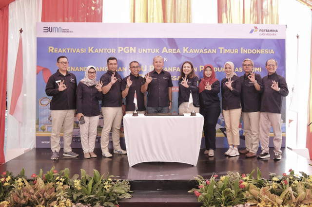 Direktur Utama PT PGN Tbk (PGAS) Arief Handoko Setiawan dan jajaran meresmikan reaktivasi kantor PGN untuk area kawasan timur Indonesia di Makassar, Jumat (4/10/2024). Foto: Dok. PGN