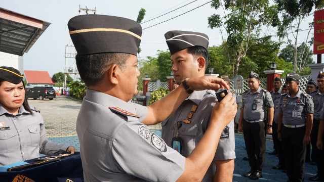 Kalapas Bontang Pimpin Apel dan Penyamatan Tanda Kenaikan Pangkat Pegawai