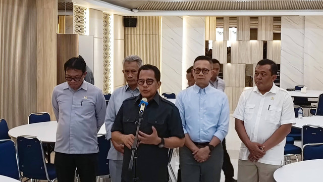 Sekretaris Jenderal DPR, Indra Iskandar meninjau perumahan anggota DPR RI di kawasan Kalibata, Jakarta Selatan, Senin (07/10/2024). Foto: Thomas Bosco/kumparan