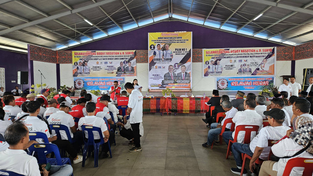 Koalisi Indonesi Maju atau KIM berkolaborasi dengan Partai Demokrasi Indonesia Perjuangan (PDI-P) Kabupaten Toba, kompak memenangkan pasangan calon (Paslon) Gubernur dan Wakil Gubernur Sumatera Utara nomor urut 1 Bobby Nasution - H. Surya. Foto: Dok. Istimewa