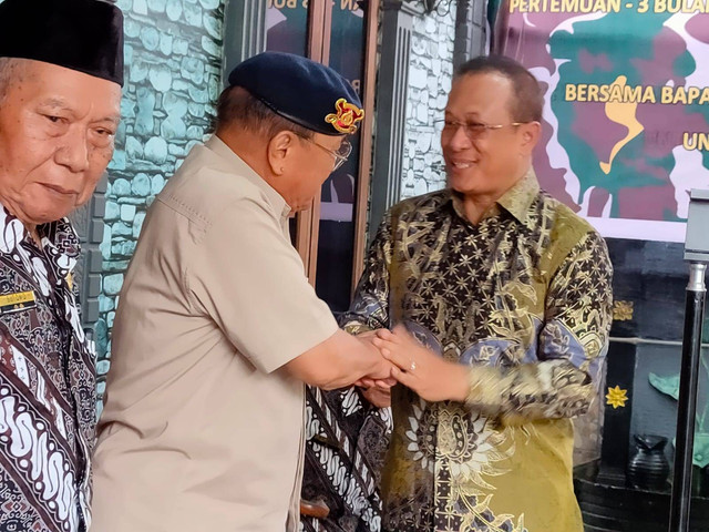 Calon Wakil Gubernur Kalbar nomor urut 1, Didi Haryono bersama Wakil Ketua Paguyuban Keluarga Besar Purnawirawan Polri atau PKBB, AKBP Purn Samaran Hadi. Foto; Dok. Istimewa