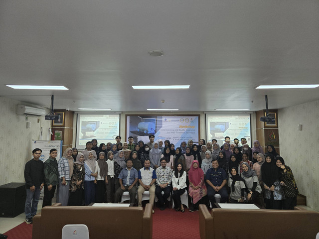 Foto bersama antara Peserta dan Pembicara Workshop yang diadakan di RS UNAND pada hari Sabtu, 5 Oktober 2024 (Sumber: Doc. Pribadi)