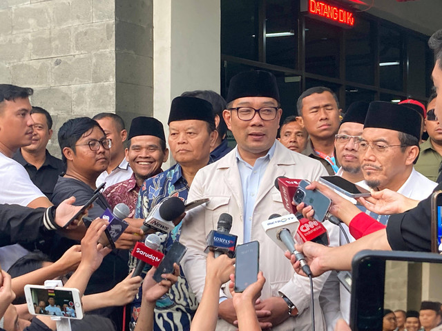 Pasangan Ridwan Kamil dan Suswono (RIDO) usai Silaturahmi Pimpinan Wilayah Muhammadiyah, Jakarta Pusat, Senin (7/10/2024).  Foto: Alya Zahra/Kumparan