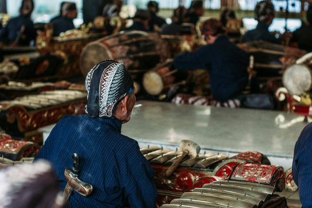 ilustrasi fungsi instrumen balungan dalam seni gamelan. Pexels/Maxime LEVREL