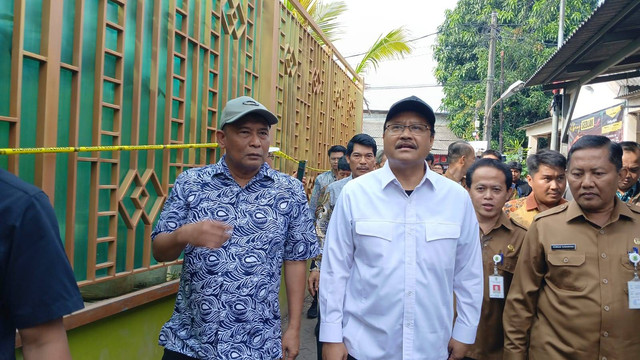 Menteri Sosial Saifullah Yusuf melakukan pengecekan di lokasi panti asuhan yang berada di Kelurahan Kunciran Indah, Kecamatan Pinang, Kota Tangerang, Selasa (8/10/2024). Foto: kumparan