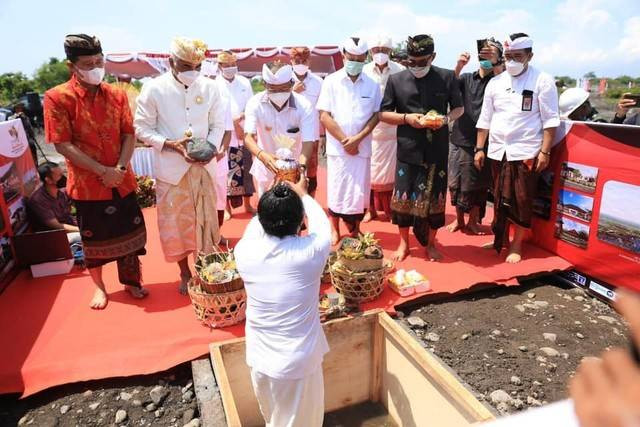 Ritual  Ngeruwak, Nyapuh Awu lan Mulang Dasar mendnadai dimulainya pembangunan PKB pada 12 Januari 2022 - IST