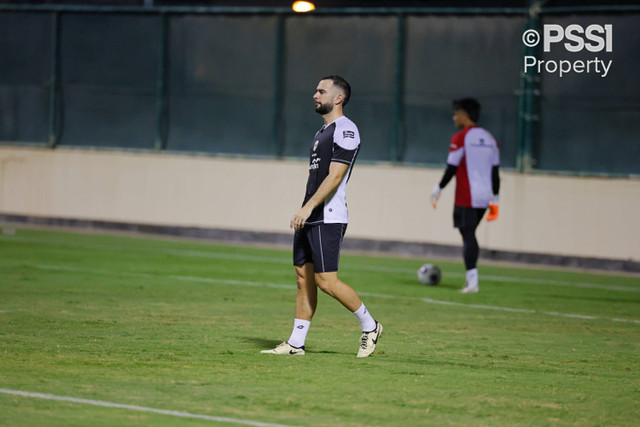 Pemain Timnas Indonesia Jordi Amat menjalani pemusatan latihan di Bahrain, Senin (7/10/2024). Foto: PSSI