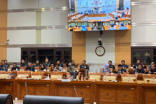 Suasana audiensi DPR dengan perwakilan Solidaritas Hakim Indonesia (SHI) di Ruang Rapat Komisi III DPR, Jakarta, Selasa (8/10/2024). Foto: Luthfi Humam/kumparan