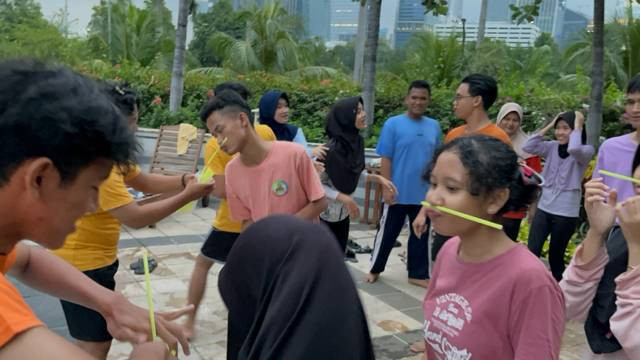 Orang-orang yang sedang melakukan perlombaan, sumber: pribadi.