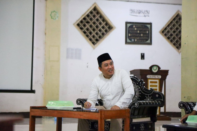 Dok. Pribadi/Edo Segara Gustanto, moderator dalam acara Seminar Boikot Israel yang diadakan di Pondok Pesantren NW YANMU Praya, Lombok Tengah