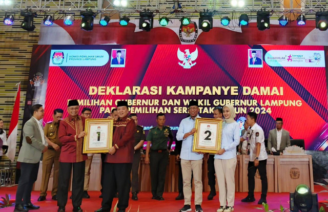 Pasangan calon gubernur dan wakil gubernur Lampung nomor urut 01 Arinal Djunaidi- Sutono (Ardjuno) dan paslon nomor urut 02 Rahmat Mirzani Djausal - Jihan Nurlela | Foto : Eka Febriani /Lampung Geh