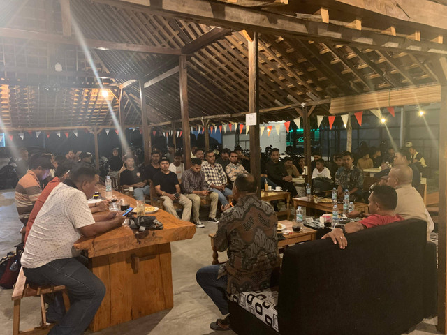 Sering Session anggota DRRD Kabupaten Lembata bersama Kuamakeyo, 7/10/24 di Caffe De Talk, Yogyakarta (Gambar: Istimewa)