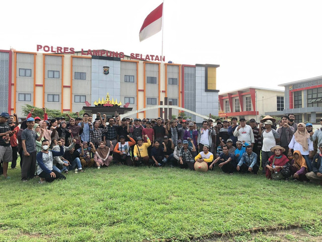 LBH Bandar Lampung dampingi petani Kota Baru atas acaman kriminalisasi di Polres Lampung Selatan | Foto : Ist