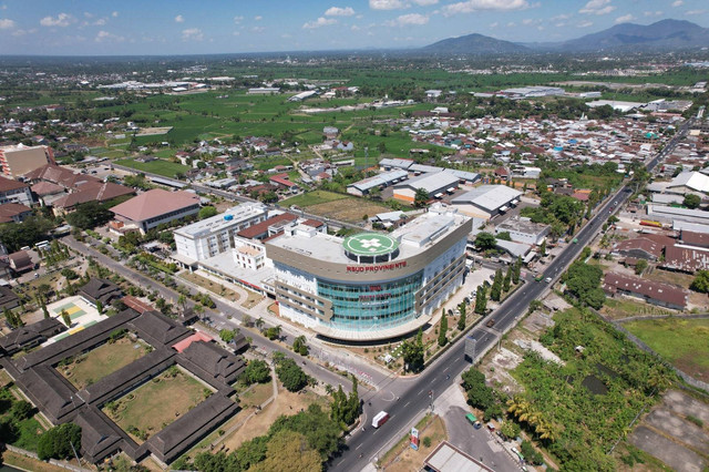 RSUD Provinsi NTB, salah satu infrastruktur di daerah yang mendapat dukungan pembiayaan dari PT SMI. Foto: dok. PT SMI