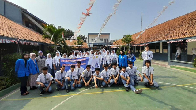 Kegiatan Pengabdian Masyarakat di SMKS Otomotif Waskita Tangerang