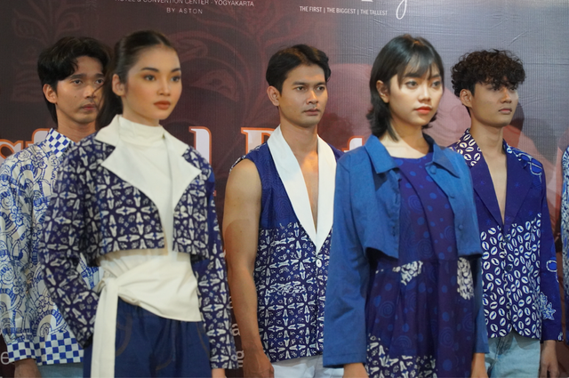 Fashion Show "Swarna Saraswanti ke-2". Foto: Dok. Istimewa