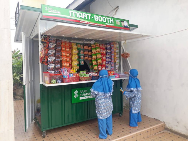 Salah satu booth UMKM binaan Unit Usaha Syariah Bank Sumsel Babel. (ist)