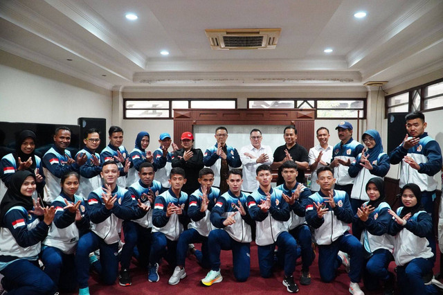 Atlet yang akan bertanding di 8th Asian Pencak Silat Championship hadiri acara pelepasan di Padepokan Pencak Silat, Jakarta Timur, Selasa (9/10/2024). Foto: IPSI