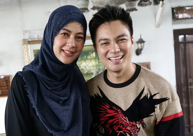 Baim Wong bersama Paula Verhouven syukuran anak pertamanya di kawasan, Ulujami, Jakarta, Minggu, (12/1).  Foto: Ronny