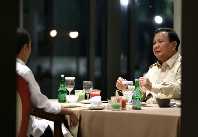 Prabowo dan Jokowi makan malam di Plataran Senayan, Selasa (8/10/2024). Foto: Instagram/@prabowo