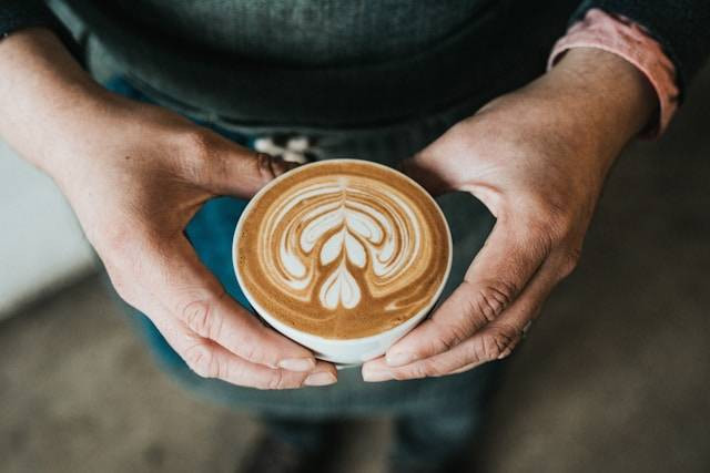 Tempat ngopi di Depok, foto hanya ilustrasi, bukan tempat sebenarnya: Unsplash/Nathan Dumlao