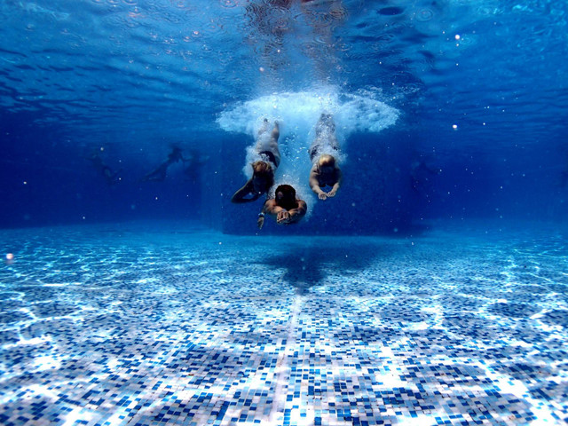 Waterpark di Malang. Foto Hanya Ilustrasi, Bukan Sebenarnya, Sumber Unsplash Jesper Stechmann