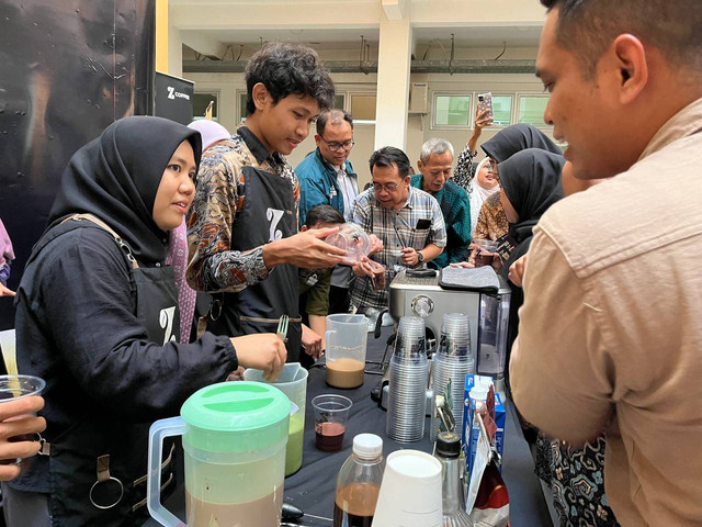 Ketua Baznas RI, Noor Achmad saat meluncurkan program ZCoffee untuk santripreneur di Kampus UIN Sunan Kalijaga Yogyakarta. (Foto : M Wulan)